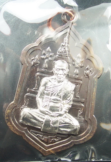 เหรียญสวยที่สุดแห่งปี 2553 หลวงปู้คำบุ นวโลหะหน้ากากเงิน หมายเล ๑๙๙