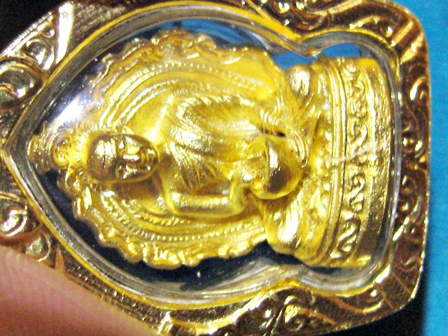 เหรียญพระสีวลี ปางนั่งรับทรัพย์ อุ้มบาตร 