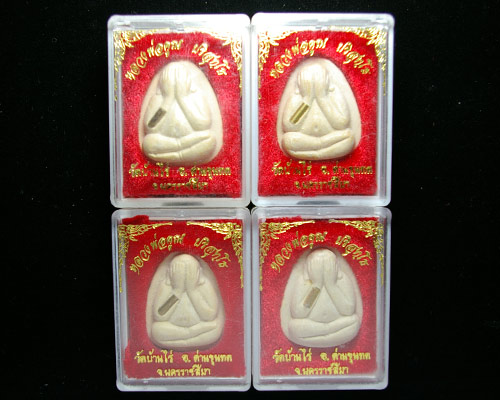 เคาะเดียว! 4 องค์_ปิดตาจัมโบ้ "รุ่นปลดหนี้+ตะกรุดทอง" หลวงพ่อคูณ ปี๓๗_กล่องเดิมวัด