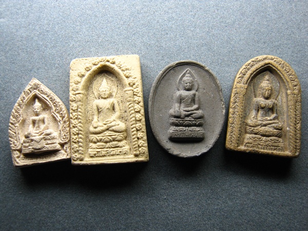 พระผง แท้ๆ 4 องค์ ให้เหมาครับ 69 ฿ รวม ส่ง เคาะเดียวแดง