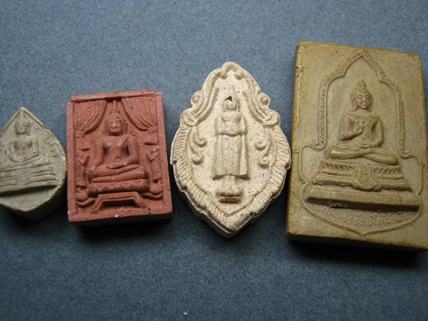 พระผง 4 องค์ เหมาเพียง 69 ฿ เคาะเดียวรวมส่งครับ