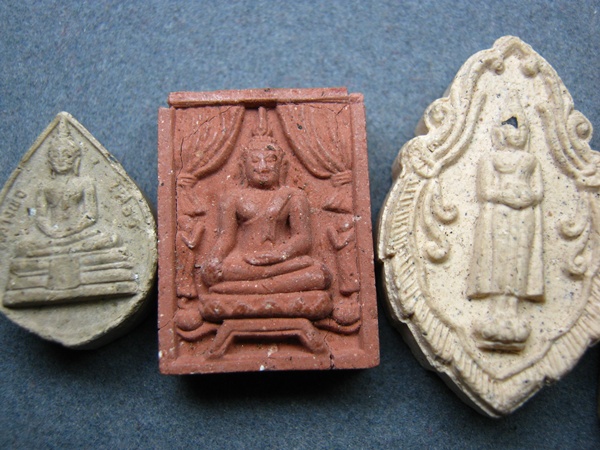 พระผง 4 องค์ เหมาเพียง 69 ฿ เคาะเดียวรวมส่งครับ