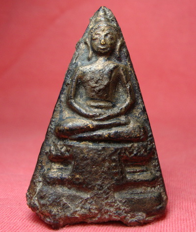 พระเนื้อผงคลุกลักเก่ามากๆไม่ทราบที่ครับ (100บาท)