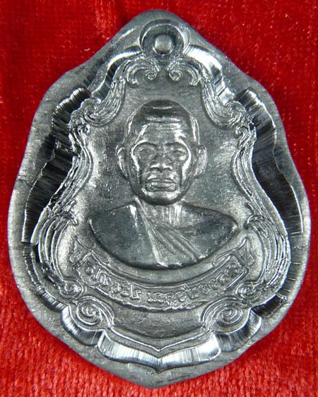 หลวงพ่อคูณ รุ่น "พุทธคูณสยาม (มหาลาภ) พิมพ์ปาดตาล ครึ่งองค์เนื้อตะกั่ว หลังแบบ NO ๒๑๔ (พิเศษ