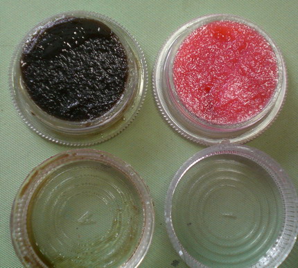 สีผึ้งหลวงปู่กาหลงมาเป็นคู่ครับ