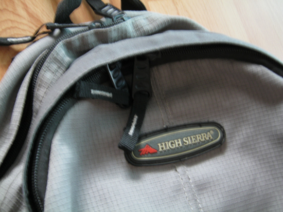 High Sierra มือสอง ของแท้ ใบขนาดกลางครับ