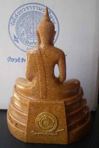 วัดใจ หลวงพ่อโสธรเนื้อเรซิ่นกระเบื้องหลังคาโบสถ์ขนาดฐานกว้าง 7 นิ้ว สูง 9 นิ้ว หน้าตักพระ 5นิ้ว