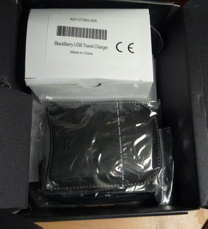 BlackBerry Curve 8900 ของแท้ เครื่องเพิ่งซิ้อได้ 2 อาทิตย์ครับ อุปกรณ์ ยังไม่ได้แกะเลยครับ