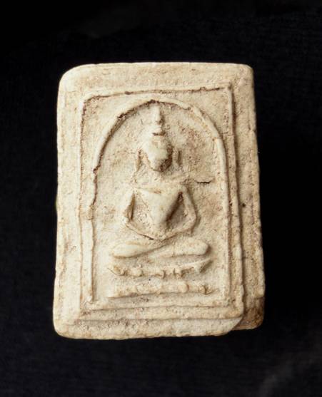 พระสมเด็จไม่ทราบที่เนื้อเก่าจัดจริงๆ แต่ไม่ทราบวัด พิมพ์ทรงคุ้นๆ