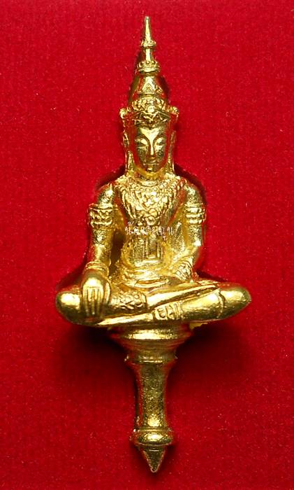 พระยอดธงทรงเครื่องตากสินมหาราช รุ่นรวยเงินล้าน ขนาดห้อยคอ วัดนาคกลางวรวิหาร เนื้อทอง