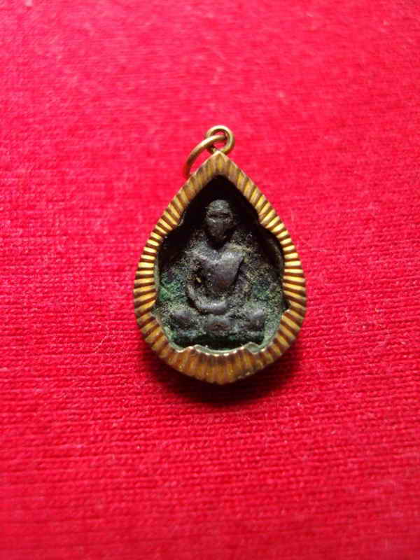พระท่านเจ้าคุณนรฯองค์เล็กเลี่ยมทอง