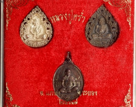 เหรียญลายฉลุ หลวงปู่คร่ำ วัดวังหว้า ปี๓๗ เนื้อเงิน+นวะ+เหรียญ 