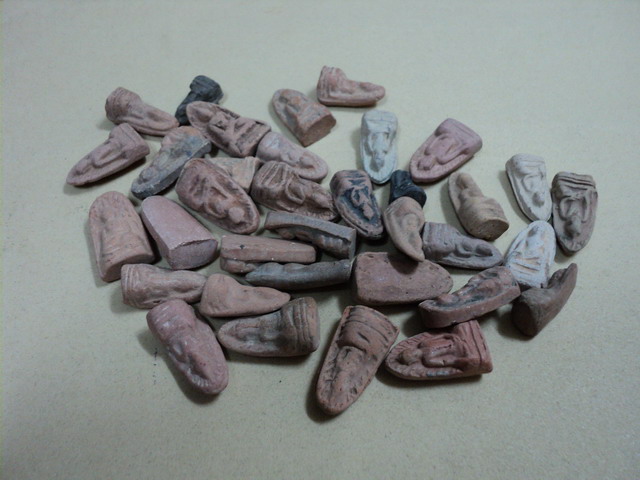 พระรอด กองนี้  50  บาทคะ 