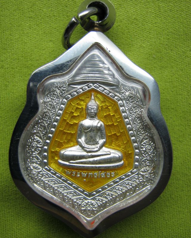 ยกฉัตรแปดเหลี่ยมหลวงพ่อโสธร เนื้อเงินลงยาสีเหลือง