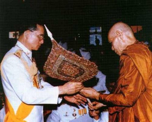 เหรียญ หลวงพ่อพุธ วัดป่าสาละวัน เนื้อทองแดง กะหลั่ยทอง สวยกริ๊ป