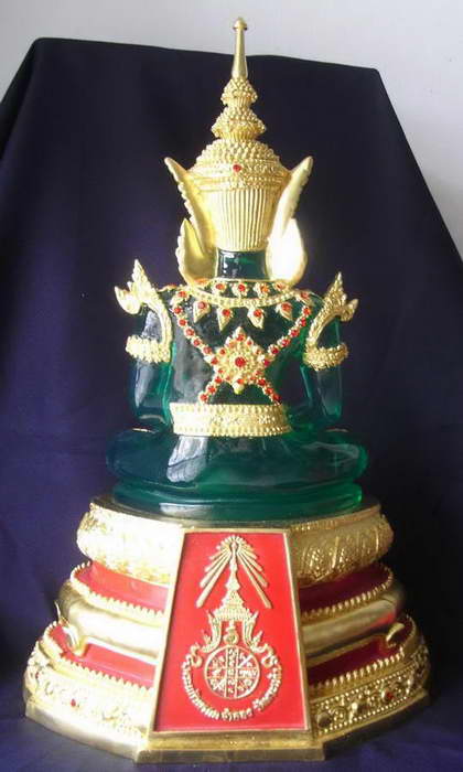 @@@@ พระแก้วมรกต ทรงเครื่องฤดูร้อน ปิดทองแท้หน้าตัก9นิ้ว สวย งามมากๆๆๆครับ