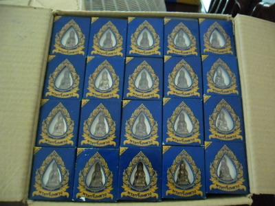 กริ่งหลวงวัดสุทัศน์เนื้อนวะยกกล่อง 100 องค์ถูกกว่าราคาจอง
