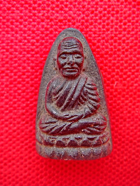 หลวงปู่ทวดเนื้อว่านปี24 เคาะแรกแดง