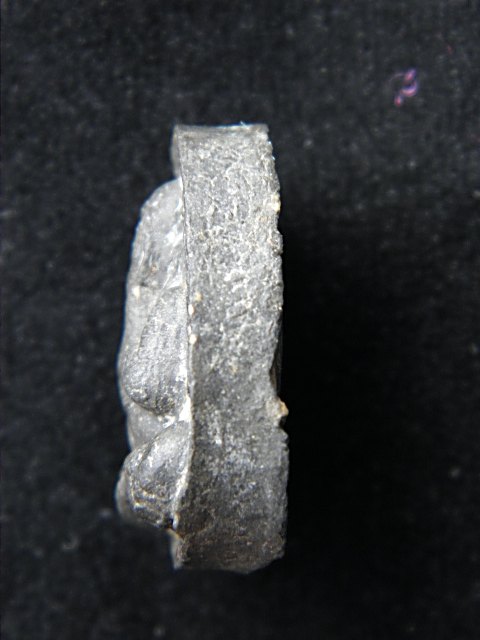 ปิดตาลายกนกข้าง  ( เนื้อผงใบลาน ตะกรุดเงิน 1 ดอก  1 ใน 10000 องค์ครับ ) สวยกริ๊บ