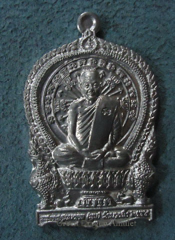 เหรียญนั่งพานร่ำรวย หลวงปู่หุน วัดบางผึ้ง