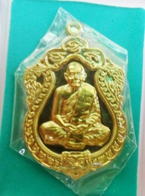 ประสบการณ์จากใต้  เสมา6รอบ  เนื้อทองเหลือง  ลพ.สาคร วัดหนองกรับ NO.1054