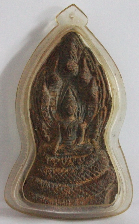 พระเนื้อดินองค์ใหญ่ประมาณฝ่ามือค่ะ องค์ที่ 3 