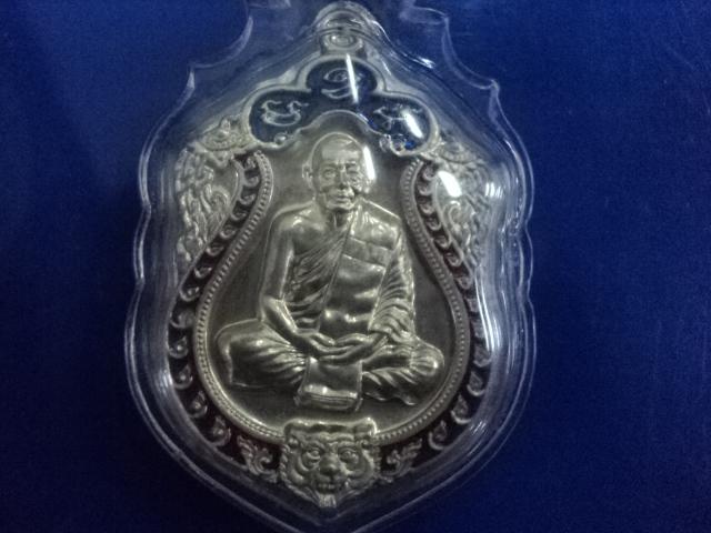 เหรียญเสมาหลวงพ่อสาคร เนื้ออัลปาก้า ลงยา 2 สี สวยๆๆ พร้อมเลี่ยม#760 กล่องเดิม