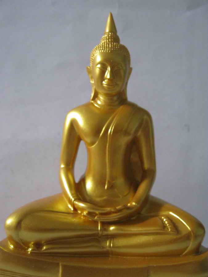 วัดใจ 100บาท หลวงพ่อโสธรเนื้อเรซิ่นสีน้ำทองหน้าตัก5นิ้วครับ