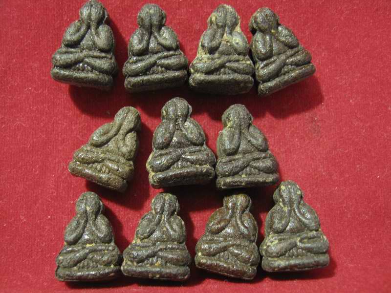  10 องค์ ปิดตาเนื้อชานหมาก มีฐา น หลวงปู่คำพัน ปี 33 