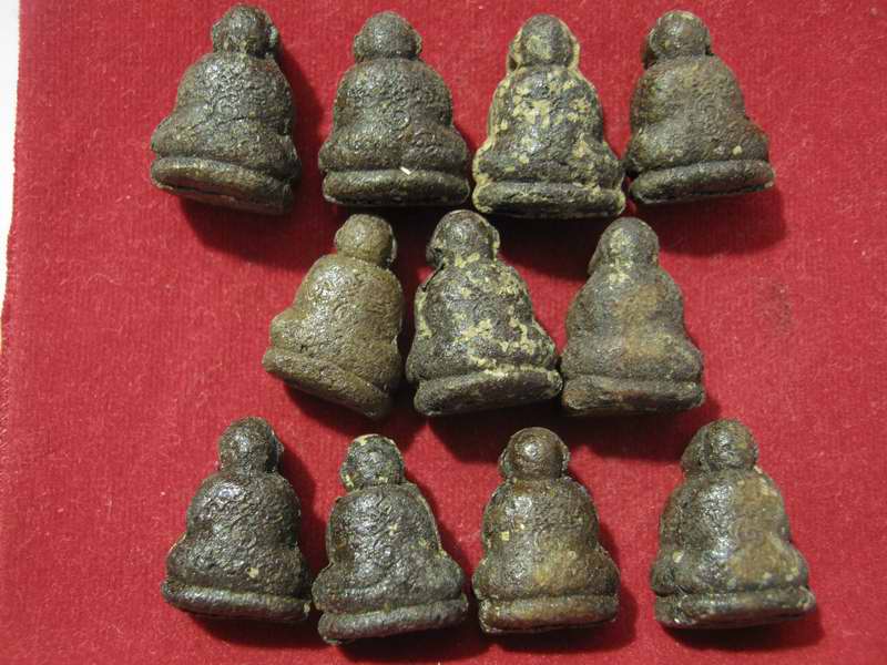  10 องค์ ปิดตาเนื้อชานหมาก มีฐา น หลวงปู่คำพัน ปี 33 