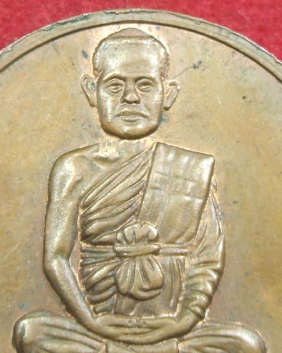 เหรียญหลวงพ่อเงิน หลังหลวงพ่อพิธ สวยมากครับปี251สิบกว่าครับ