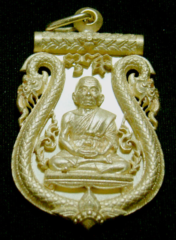 เหรียญหลวงพ่อคุณ เบอร์ 2625 เนื้อทองระฆัง เสมาฉลุ ยกองค์ เลื่อนสมณศักดิ์ พระเทพวิทยาคม