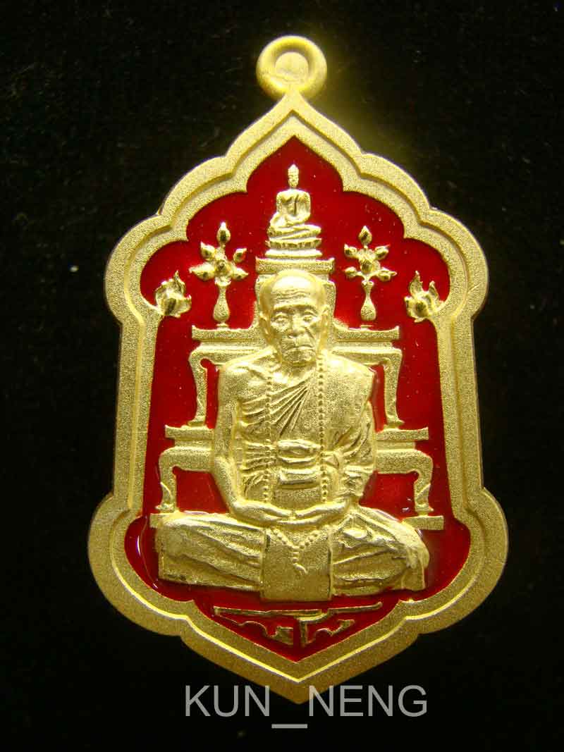เหรียญมหาลาภหนุนดวง ชุบทองลงยาสีแดง สวยมากๆค๊ะ อยู่ในชุดกรรมการ สวยกริ๊บๆ หมายเลข ๗๓ ชุดกรรมการสร้าง