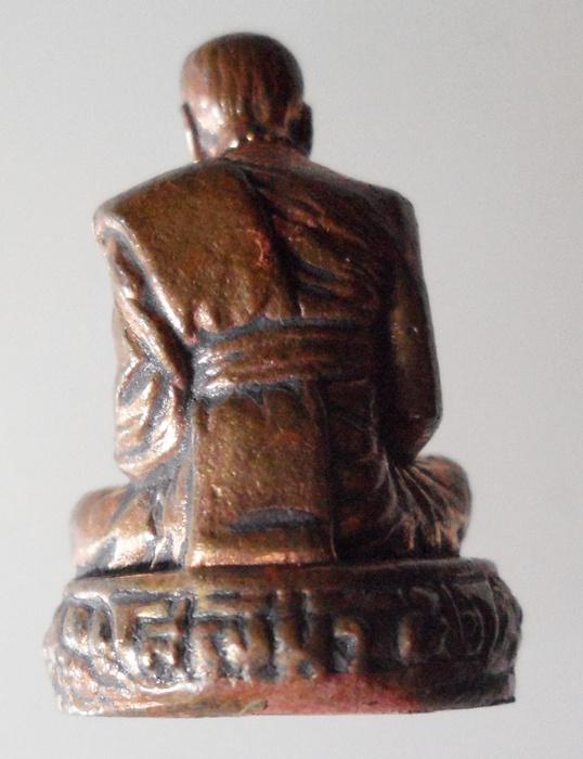 รูปเหมือนหลวงปู่คำบุ วัดกุดชมภู จ.อุบลราชธานี รุ่นสรงน้ำ 52 ฐานอุดผงจีวร , เกศา , ชานหมาก
