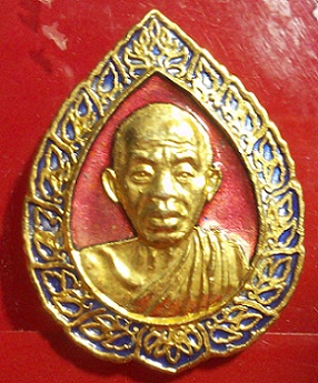 เหรียญหลวงพ่อคูณ วัดบ้านไร่ รุ่นเสาร์ห้าคูณพันล้านปี2537เนื้อทองแดงกะหลั่ยทองลงยาเคาะแรกแดงเลยครับ