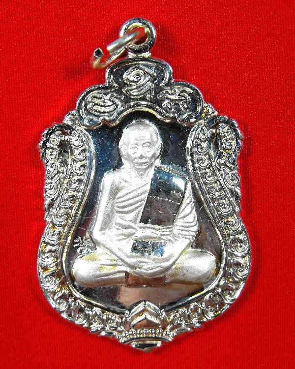 เหรียญหลวงพ่อเพี้ยน วัดเกริ่นกฐิน"รุ่นฉลองอายุ๘๒ปี ปี2552"เนื้อกะไหล่เงิน