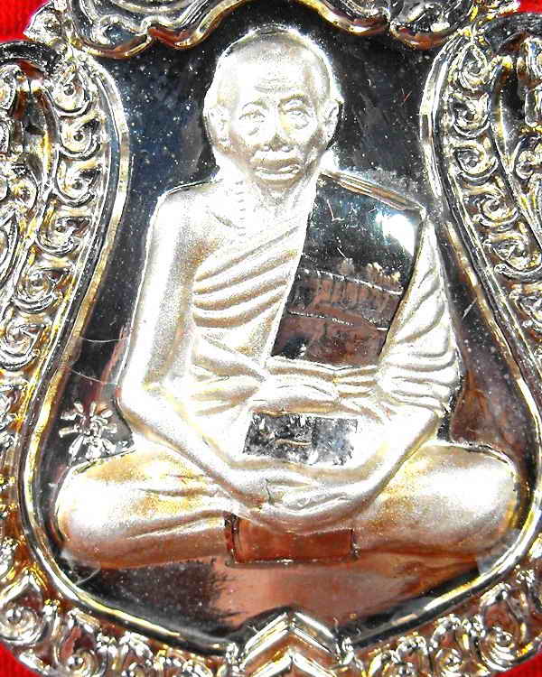 เหรียญหลวงพ่อเพี้ยน วัดเกริ่นกฐิน"รุ่นฉลองอายุ๘๒ปี ปี2552"เนื้อกะไหล่เงิน