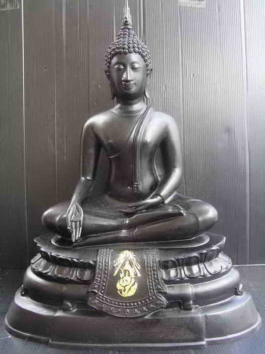 พระบูชากฐินต้น ภปร. วัดเทวสังฆาราม (วัดเหนือ((ย้อนยุค)))) หน้าตัก9นิ้วครับ