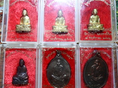 รูปหล่อเทพประทานพร 6 องค์ ครับ เริ่มต้นที่4000 บาทครับ ใครไวใครได้ครับ