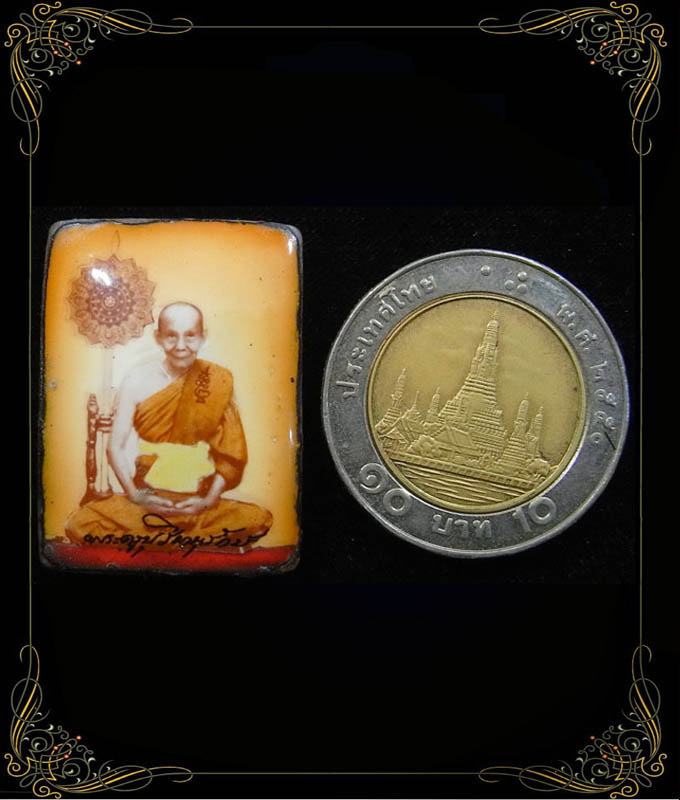 ล็อกเก็ตหลัง(จีวร,เกศา)พระมงคลสิทธิการ (หลวงพ่อพูล อต.ตรก.โข) วัดไผ่ล้อม จ.นครปฐม