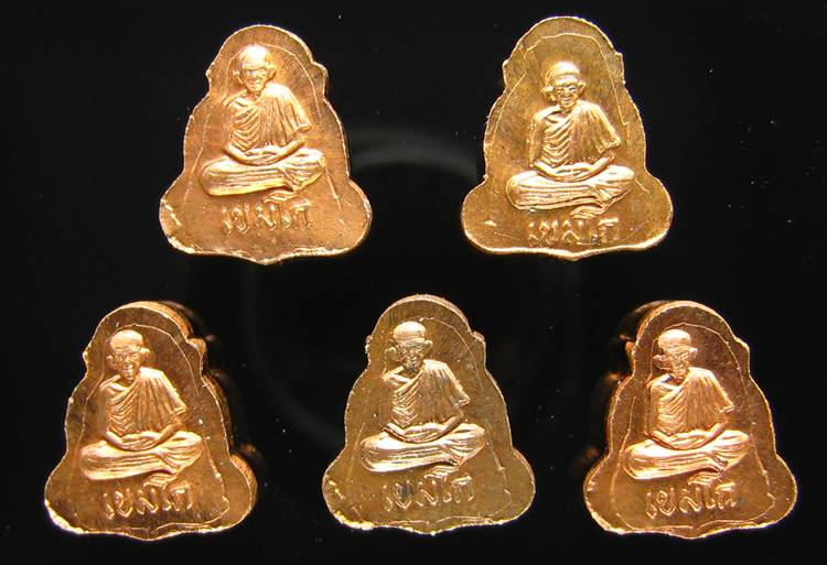 **ทีเดียว 5 องค์ พระปิดตาหลังรูปเหมือน หลวงพ่อเกษม เขมโก เืนื้อทองแดง สวยๆ เคาะเดียวแดง**WI81