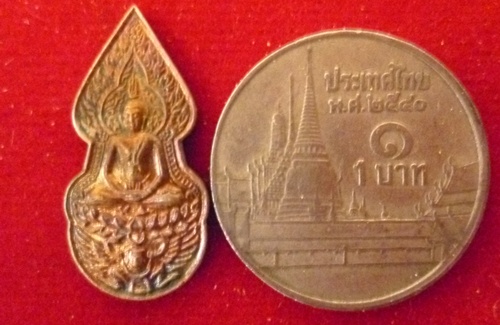 หลวงปู่กาหลง เขี้ยวแก้ว  ปรกโพธิ์+เม็ดแตง  เคาะเดีรวครับ