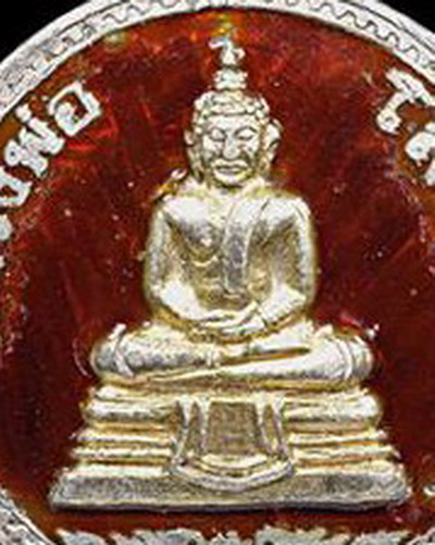 หลวงพ่อโสธรเนื้อเงินลงยาสีแดงหลังโบสถ์ปี 36 หายากครับ