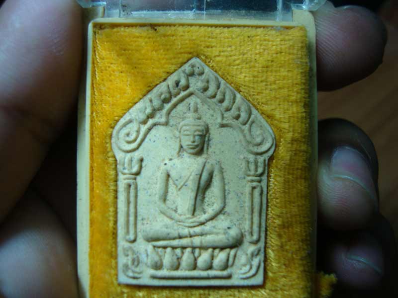 ขุนแผนหลวงปู่ทิม วัดระหารไร่ จ.ระยอง รุ่นมงคลศิลาฤกษ์ ปี 37 ( ฝังตะกรุดเงิน 1 ดอก ) พร้อมกล่องครับ