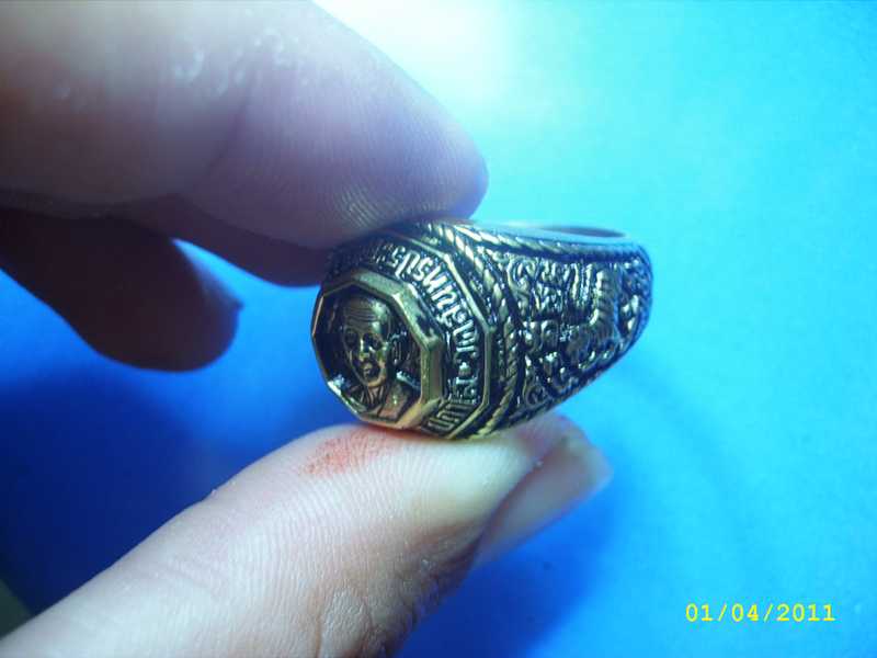 แหวนหลวงปู่แขกรุ่นเจริญพรเนื้อทองเหลืองสร้าง999วงเก็บก่อนแพงครับ