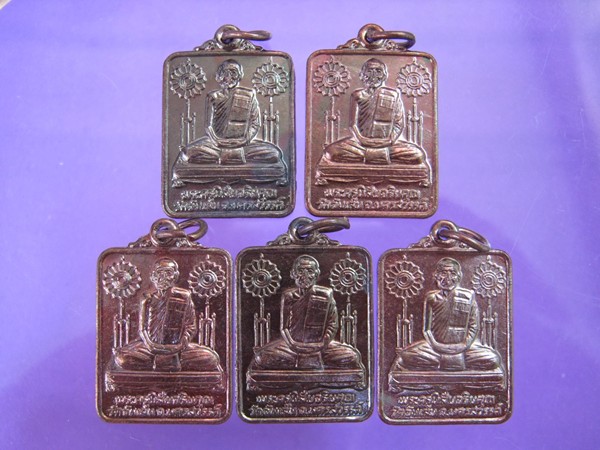 หลวงพ่อโอด วัดจันเสน แจกทาน ปี 32 ชุด 5 องค์ พันเดียวแดง