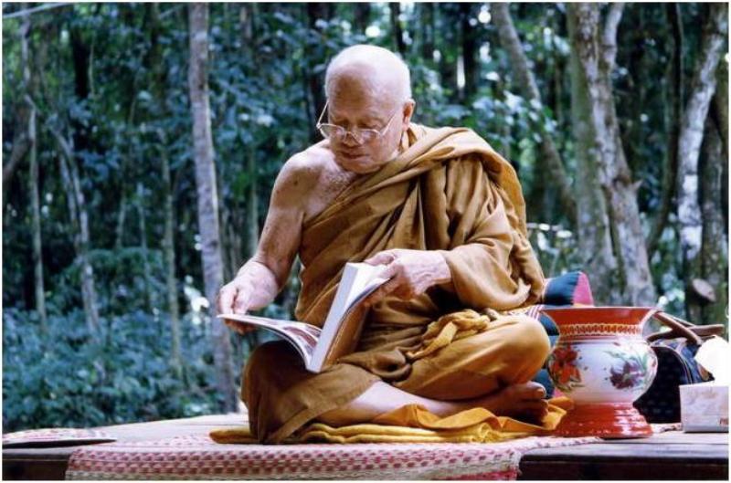 >> รูปหล่อฐานภูเขา.. หลวงปู่ศรี มหาวีโร วัดประชาคมวนาราม (ป่ากุง) จ.ร้อยเอ็ด "รุ่นสุดท้าย" โค้ด 147
