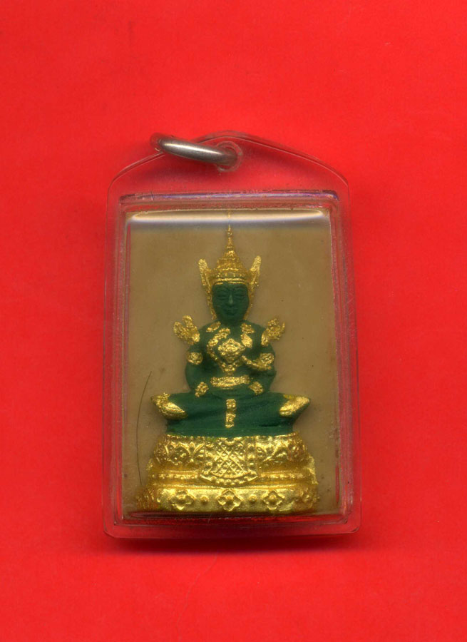 พระแก้วมรกตเก่าหลังมงกุฏค่ะ