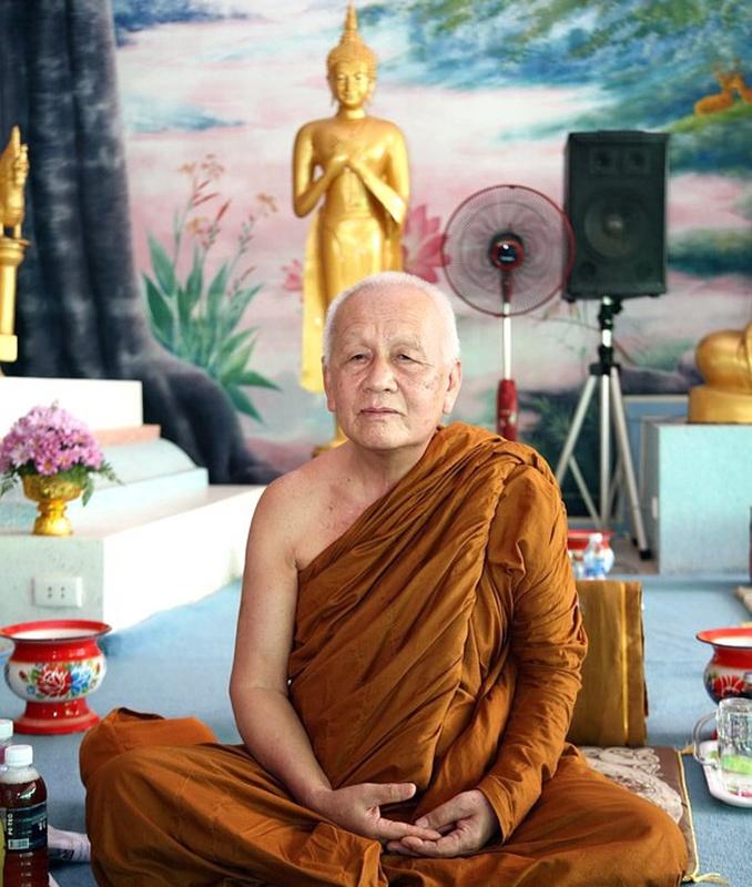 เหรียญเสาร์ ๕ หลวงปู่บุญหนา วัดป่าโสตถิผล สกลนคร เนื้อตะกั่วลองพิมพืไม่ตัดปีก สร้าง 300 เหรียญ