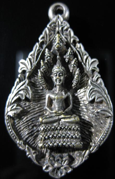 ท่านใดทราบเชิญครับ เนื้อเงินสวยๆครับ